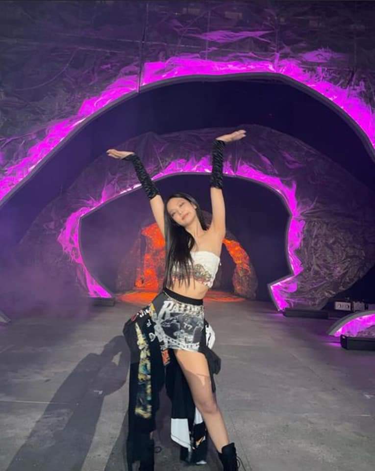 MayumyAracely's tweet photo. Jennie, like all of us, is human and has a private life and we should not meddle in her life. Jennie deserves to be respected by everyone and to be happy..
YGE TAKE ACTION
#PROTECTJENNIE
#RESPECTJENNIE
#RespectJenniePrivacy
WE LOVE YOU JENNIE https://t.co/sMKiLgcUOl