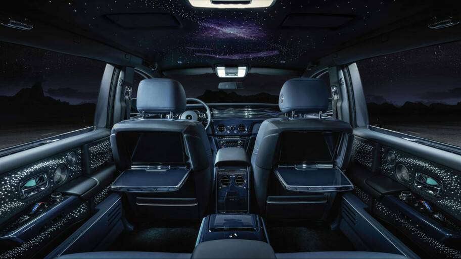 Autocosmos's tweet photo. Descubre a la nueva edición especial del @rollsroycecars #PhantomTempus 😎 Limitada a sólo 20 unidades cuenta con un tono de carrocería único y un interior inspirado en los púlsares ❤️ ¿Su precio? ¡Por las nubes! 👉
https://t.co/Cgbj84dgmk https://t.co/v4p1EFppcS