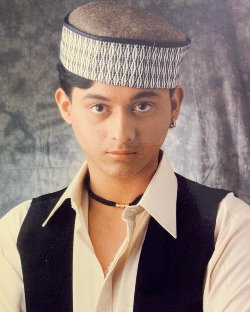 MarathiStars's tweet photo. ओळखा पाहू कोणत्या चित्रपटातला photo आहे .?
.
.
.
@swwapnil_joshi
#swapniljoshi #marathistars #marathi #actor #artist #oldisold #oldmovies #repost https://t.co/Swx4O7K27K
