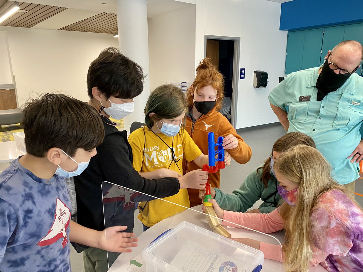 MrsSWheeler's tweet photo. STEAM Center day 2 @steamk8 @Allenlearns  @NortonKnights https://t.co/jC0J609yKs