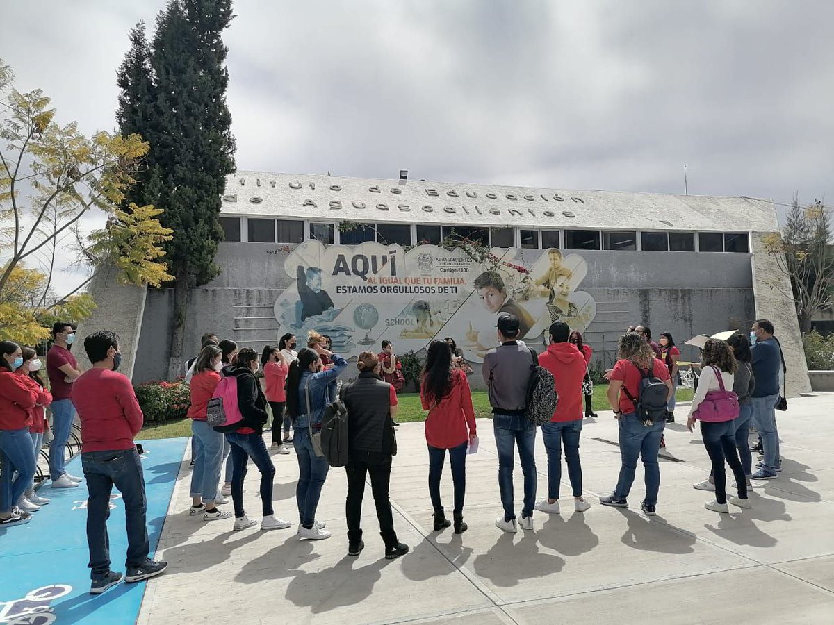 Beatriz08488674's tweet photo. Ante la incertidumbre y falta de respuestas de autoridades educativas, DOCENTES de todos los estados se manifiestan, arriesgando su salud, para ser escuchados y basificar sus vacantes definitivas.

#USICAMMNOCUMPLE
#MaestrosenVacantesDefinitivas 
@USICAMM_OFICIAL @delfinagomeza https://t.co/dMSNbsNeuO