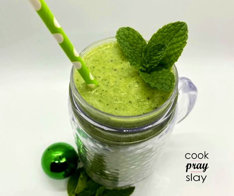 March is right around the corner! You know what that means, it's Shamrock Shake season. Give this Healthy Shamrock Shake a try!☘☘ #smoothie #healthy
GET THE RECIPE:
https://t.co/abR8p7BToL https://t.co/z7mSOeH6pn