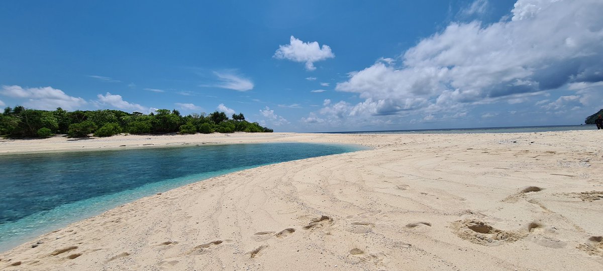 Ini kaka, no filter2 :D 
(Loc: Pantai Pulau Nailaka, Banda, Maluku)