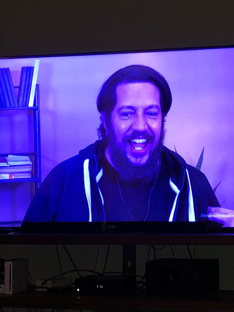 ShiftyWooten's tweet photo. @Joe_Gatto @BQQuinn can one of you explain to me what’s going on with @SalVulcano hair? He looks like a homeless man who tried to clean himself us to go into a restaurant. https://t.co/sjG79GqEFJ