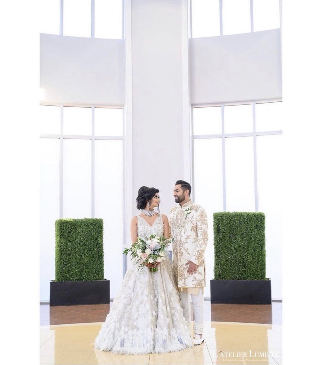 TBT to this beautiful capture of a beautiful couple in the Embassy Grand atrium 🙌🏼 

embassygrand.ca

#torontoweddingvenues #italianweddings #weddinginspiration #tasteofitaly #tasteofindia #indianweddinginspo #indianweddingdecor #indianweddingstyle