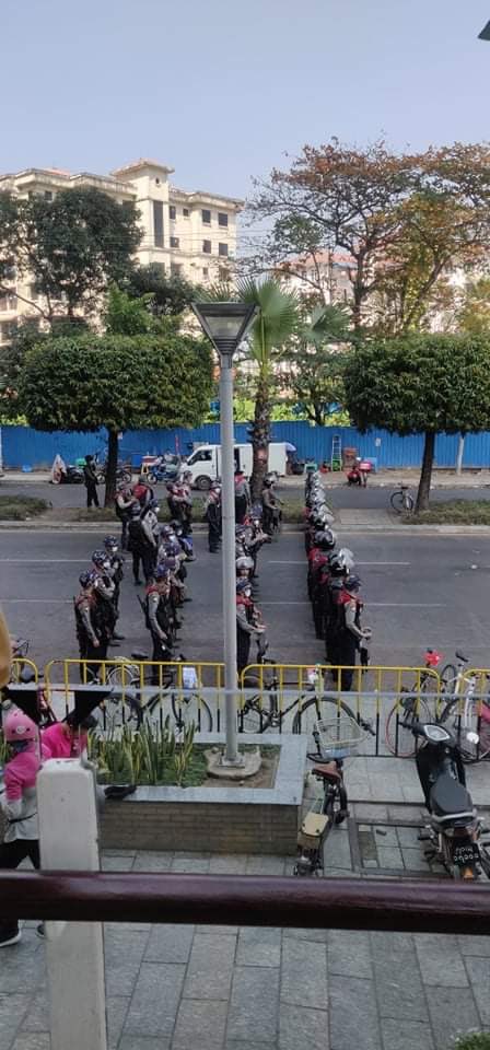 Love_you_Daytoy's tweet photo. Myanmar Plaza Today!!!
#WhatsHappeningInMyanmar
#CDM_IsTheAnswer
#CiviDisobedienceMovement
#SaveMyanmar https://t.co/lhm8tcUXUz