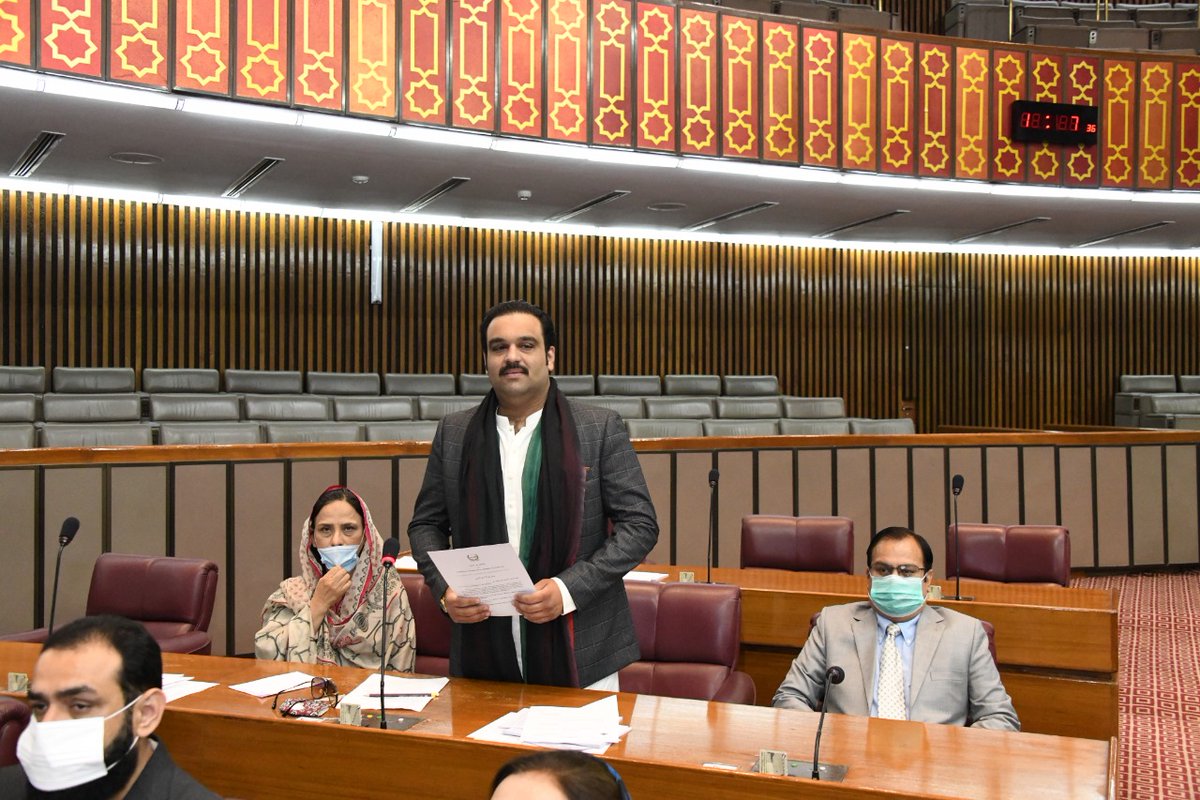 NAofPakistan's tweet photo. The newly elected Member National Assembly @PeerAmeerAShah taking oath. 
Speaker NA @AsadQaiserPTI administered the oath. https://t.co/7FPRs2XbST
