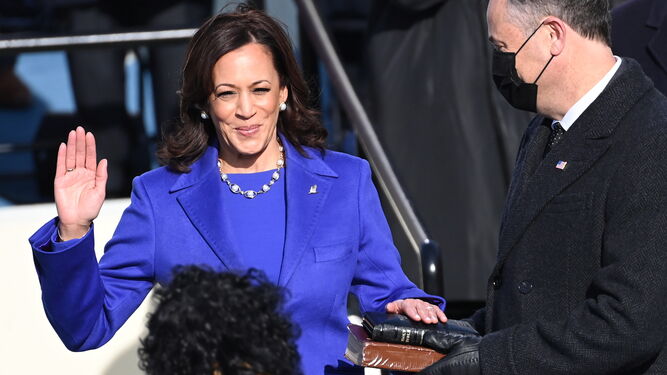 FilosofiaPolti's tweet photo. Eso sí, Kamala Harris es la primera mujer afroamericana, asiática que bombardea un país en menos de un mes, con perspectiva de género y siendo madre soltera. https://t.co/iQnCMNKCAA
