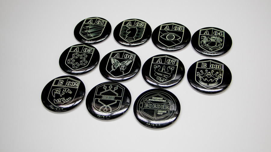 ヴィレッジヴァンガードオンラインストア ワールドトリガー 暗闇でエンブレムが鮮やかな緑色に光る 高発光缶 バッジ ご予約受付中 T Co Wx8vwakgqq 2期のopに登場するボーダー各隊のエンブレムが 高発光特殊シートを使用した 高発光缶