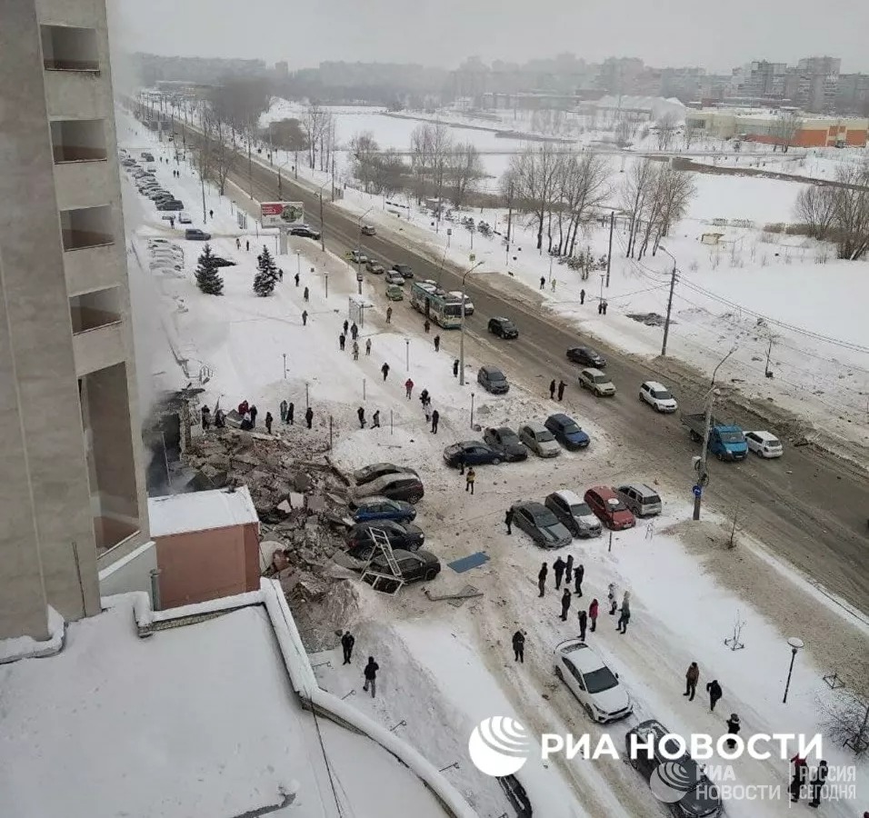 Взрыв в нижнем новгороде сейчас. Взрыв газа в Нижнем Новгороде. Взрыв газа Мещерский бульвар. Взорвался ГАЗ В Нижнем Новгороде. Взрыв газа в Нижнем Новгороде сегодня.