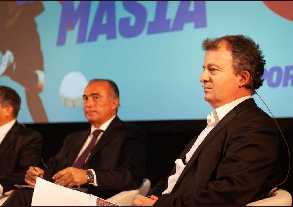 No disfruto del futbol (soy un océano de defectos) y por ello creo ser objetivo y no errar al afirmar que la inclusión con libertad de actuación del Sr. <a href="/XavierBudo/">Xavier Budó</a> en la estructura de cualquier Entidad es una garantía de dignificación añadida de Esta. FELICIDADES FCBarcelona