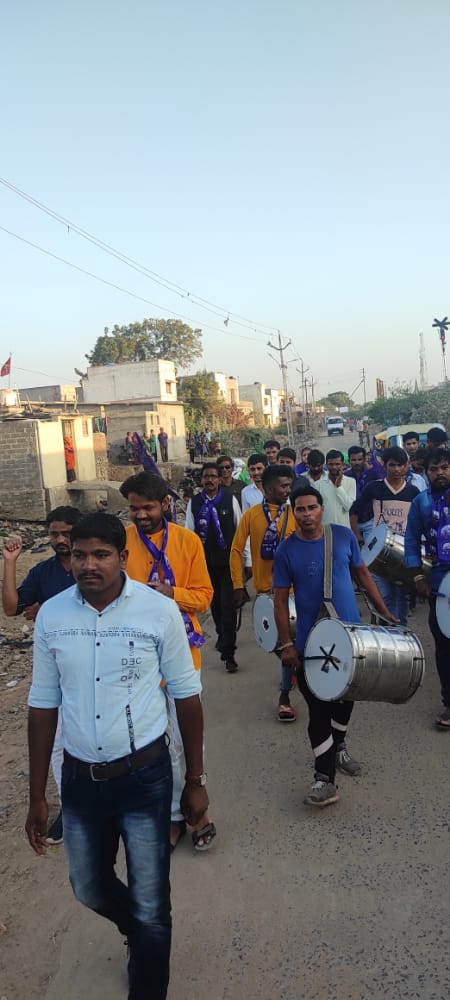 R_Kirtikumar_J's tweet photo. બહુજન સમાજ પાર્ટી ધ્રાંગધ્રા ના ઉમેદવારો ના સમર્થન માં શેરીઓ માં નારાઓ સભાઓ ગુંજવી 

ચારો ઓર મચા હૈ શોર
હાથી ચલા વિજય કી ઓર

#Vote4BSP #Change4BSP https://t.co/MQBrkl4VwU
