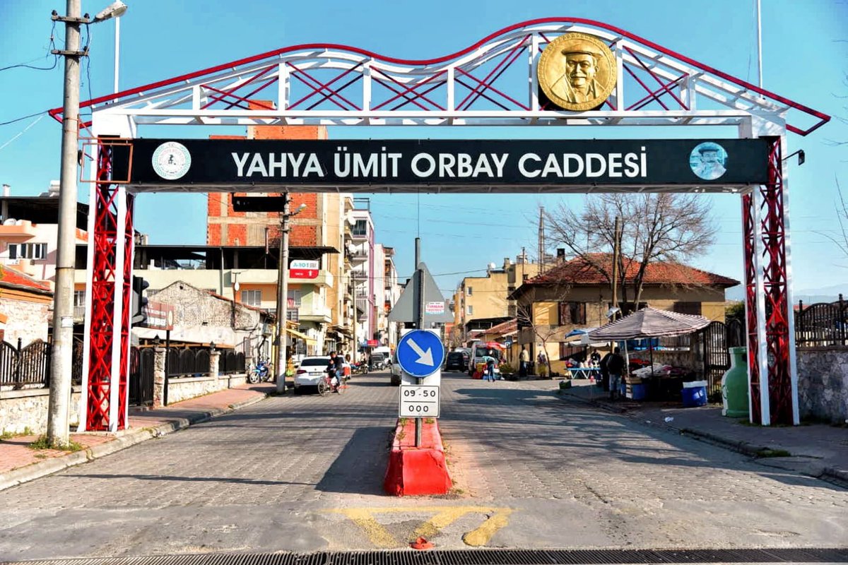Kent estetiğine önem veriyor, büyük emek ve küçük dokunuşlarla güzel işler yapıyoruz. Başkanımız Aytekin Kaya'nın talimatıyla önceki Belediye Başkanımız Yahya Ümit Orbay'ın adını taşıyan caddenin girişindeki tabela ve çevresi boyandı. #İncirliovaBelediyesiÇalışıyor