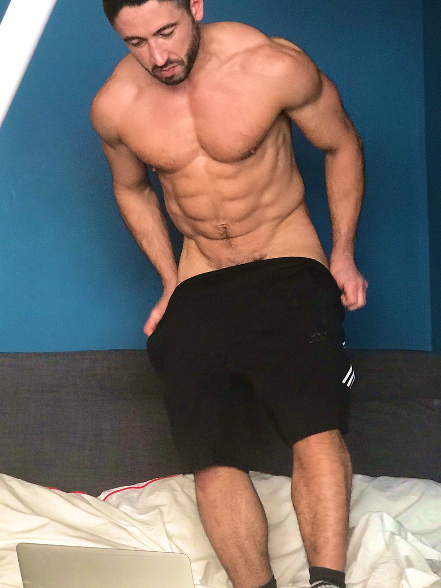 gymjock88's tweet photo. What would you do if walked in an saw this....... https://t.co/l7EYPjYVhH