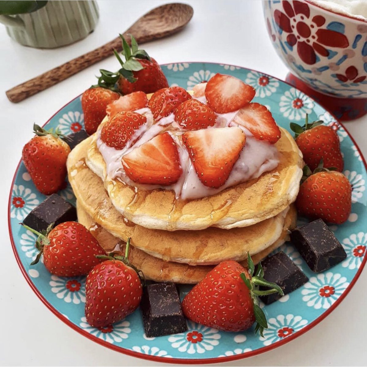 Remember: pancakes arn’t just for pancake day! 😄🥞 They can also make the perfect breakfast. 

We ❤️ these ones topped with yoghurt, strawberries &amp; our Cocoa Bites! 🍫

Available from plamilfoods.co.uk

Photo credit: IG @ theinnocentvegan

#vegan #plantbased #dairyfree
