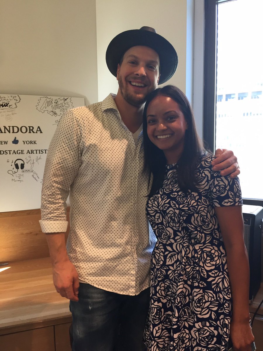 harrrppp's tweet photo. A few years later I actually did! @GavinDeGraw performed @pandoramusic where I worked! ❤️ https://t.co/YCE39x3IZg