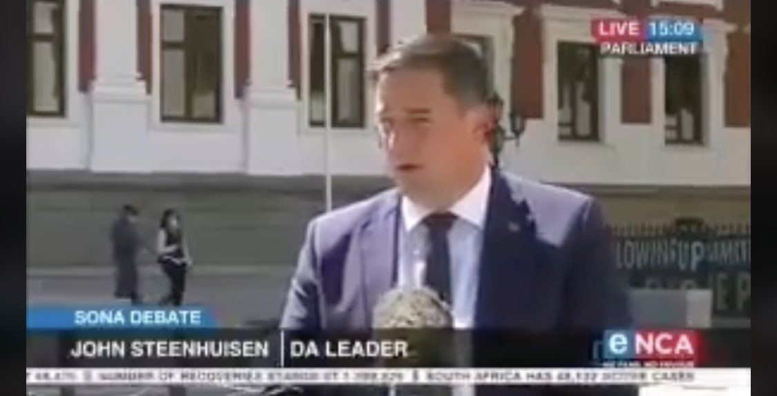 AdvoBarryRoux's tweet image. According to eNCA reporter, Lindsay Dentlinger’s actions were not racially motivated. Lindsay interviewed Pieter Groenewald &amp;amp; John Steenhuisen without their masks on, while she told UDM’s Nqabayomzi Kwankwa, to keep put his mask on before being interviewed. #eNCA #eNCAMUSTFALL