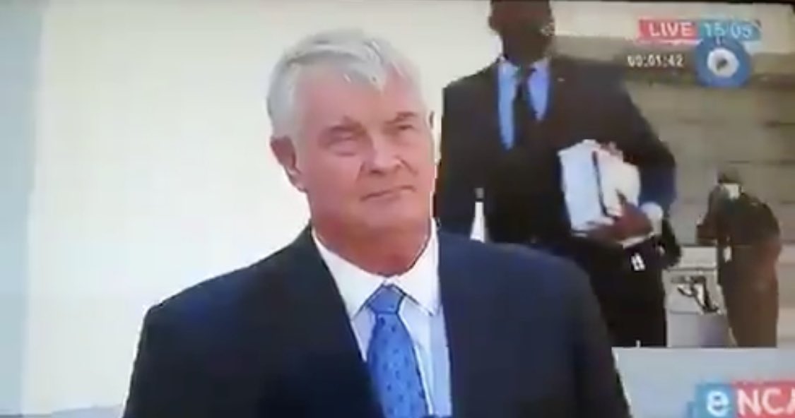 AdvoBarryRoux's tweet image. According to eNCA reporter, Lindsay Dentlinger’s actions were not racially motivated. Lindsay interviewed Pieter Groenewald &amp;amp; John Steenhuisen without their masks on, while she told UDM’s Nqabayomzi Kwankwa, to keep put his mask on before being interviewed. #eNCA #eNCAMUSTFALL