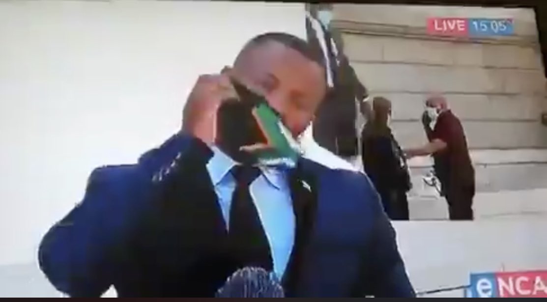 AdvoBarryRoux's tweet image. According to eNCA reporter, Lindsay Dentlinger’s actions were not racially motivated. Lindsay interviewed Pieter Groenewald &amp;amp; John Steenhuisen without their masks on, while she told UDM’s Nqabayomzi Kwankwa, to keep put his mask on before being interviewed. #eNCA #eNCAMUSTFALL