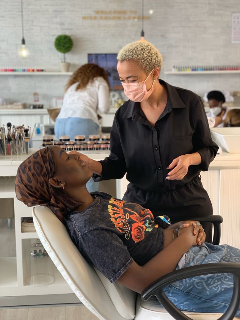 misssalonSA's tweet photo. @Olwe2Lesh hosted funniest girl in the world at Miss Salon London Parkhurst @ElsaAngel19 https://t.co/FFuMJFwK2Z