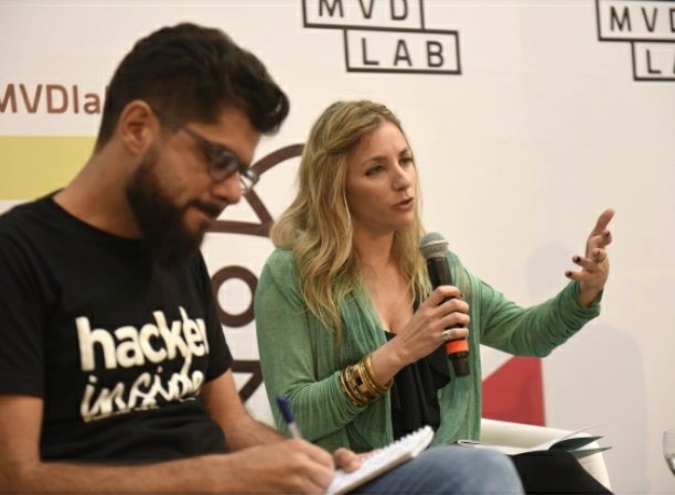 andreaapolaro's tweet image. Un ejemplo de las fronteras que traspasó @MedialabPrado es que en  distintos momentos en #Montevideo hemos trabajado con  experiencias como Madrid Escucha,  ParticipaLab y Experimenta Distrito. 
Ya son hechos  compartidos.
Y eso no se borra así nomas.❤

#SaveTheLab #WeAreTheLab