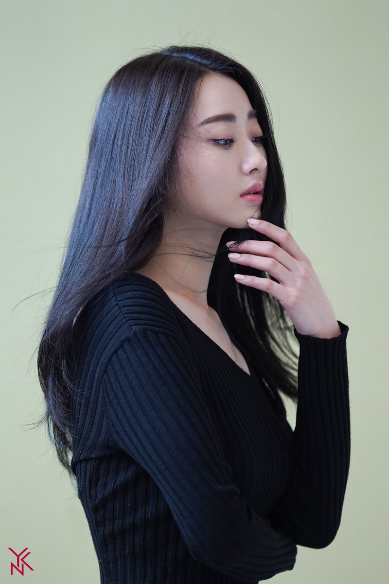 YNKentofficial's tweet photo. [투데이YNK] #박경리 #BAZAAR

파나소닉과 함께한 박경리의 뷰티화보
비하인드 컷을 공개합니다!

경리는 어쩜 머리카락 한 올까지 완벽해~?😍

경리 배우의 무드 넘치는 화보는
바자 3월호에서 만나보실 수 있습니다! https://t.co/ujyFUNzHtB