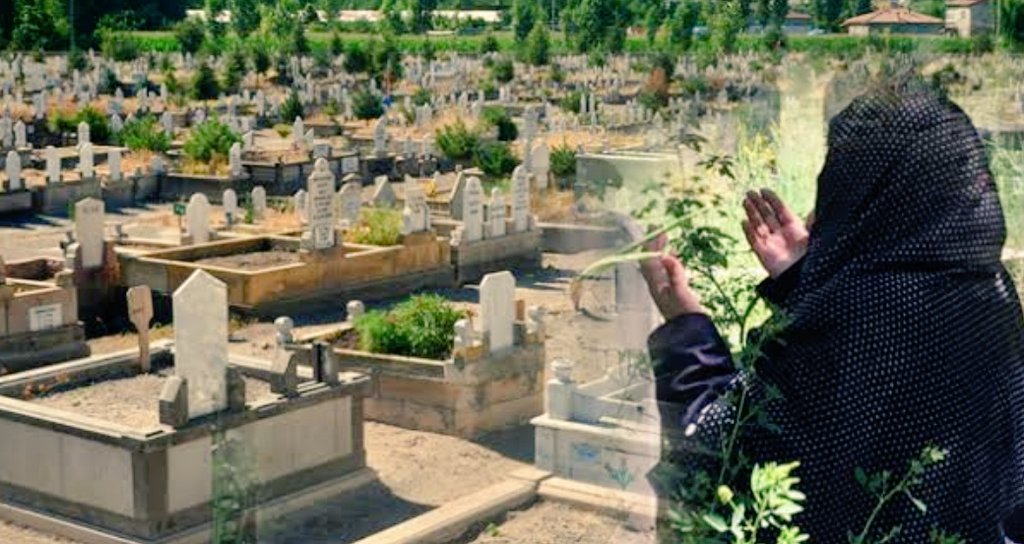 Herkesin birgün dikili taşı

Herkesin birgün tek taşı olacak.

Rabbim ölümünde hayırlısını versin
Arkamızdan hayırla yadedilmeyi nasip etsin

#HayırlıCumalar