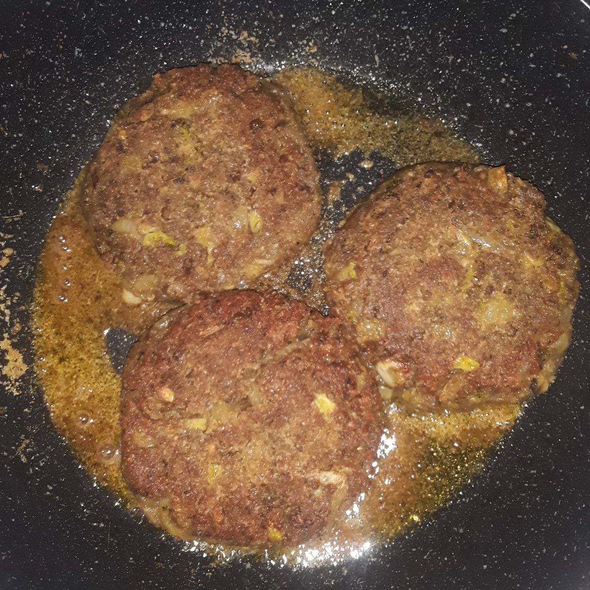 Qobokazi's tweet photo. Last night s vegan patties.(the end product is in the comments) I must also mention that I was congratulated for not turning the kitchen into a hurricane spot.
#foodie #parttimevegan #plant-based #nutrition https://t.co/u2WiEprfNU