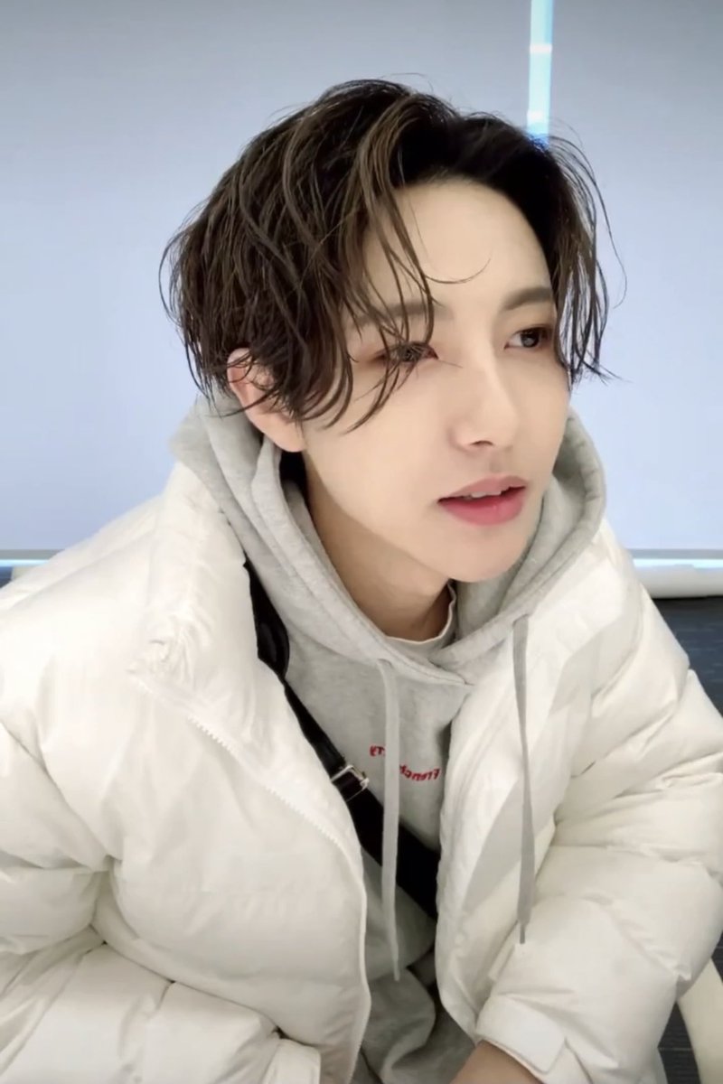 squishyychenle's tweet photo. 210226 #RENJUN #仁俊 #런쥔 ♥️

what business does renjun have looking this fine https://t.co/oTxkZyEqMk