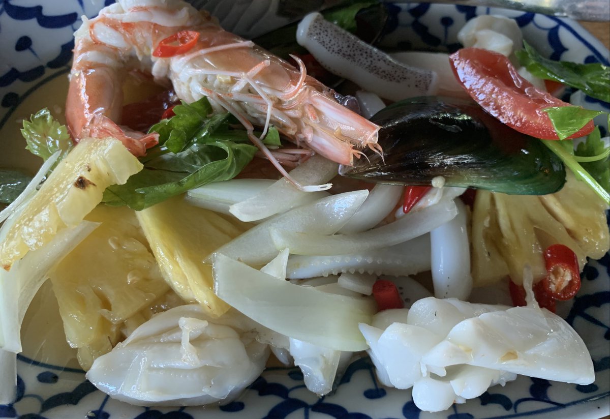 ไม่ได้กินอะไรอร่อยๆมาหลายวันขอเปรี้ยวนำยำตาม /กินข้าวกัน