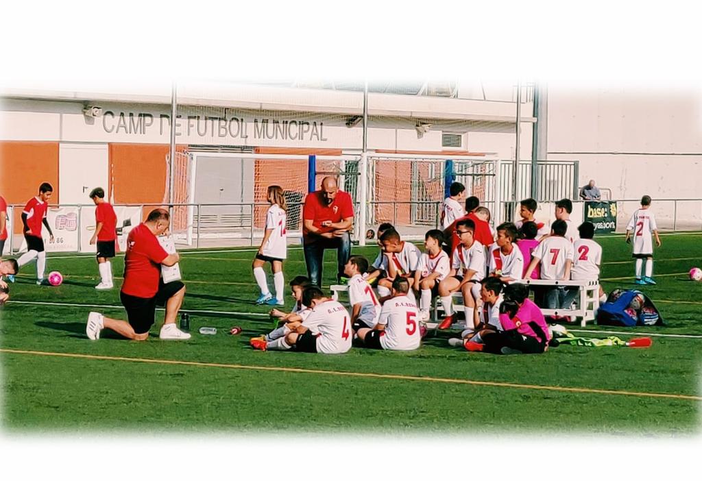alfonsogm4's tweet photo. HILO INICIACIÓN TÁCTICA
Segundos pasos👣👣
Después de explicar en un Hilo anterior los introducción a la Táctica, vamos con un elemento imprescindible que muchos Entrenadores olvidan cuando entrenan en categorías formativas:
La Percepción.
Y es que sin Percepción, no hay Táctica. https://t.co/NLJrtiNCfE
