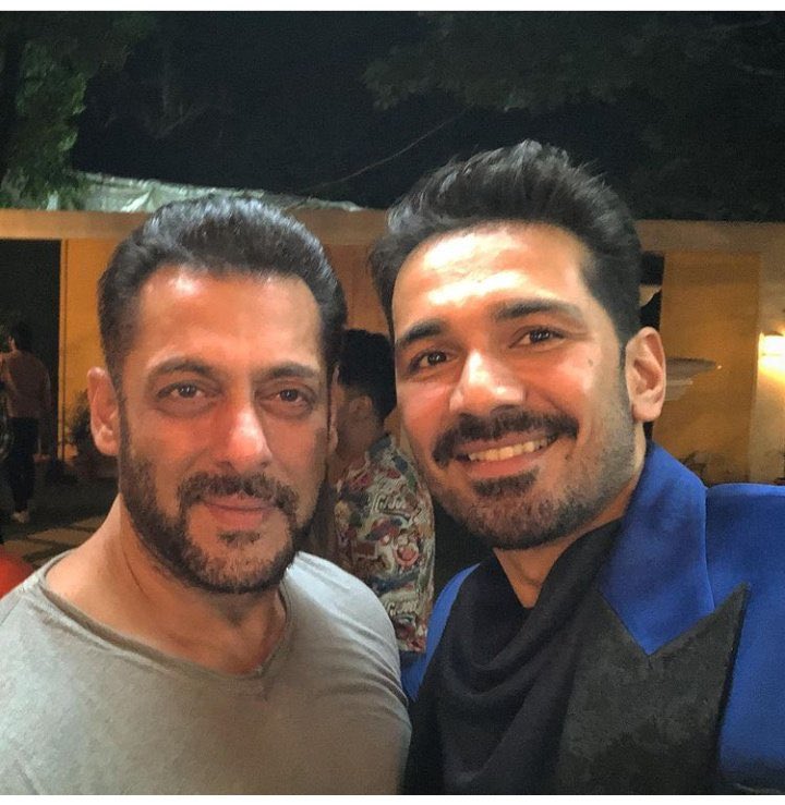 SalmansDynamite's tweet photo. #AbhinavShukla with #SalmanKhan!! #BiggBoss14Finale @BeingSalmanKhan @ashukla09 https://t.co/eIzOi8jJiQ