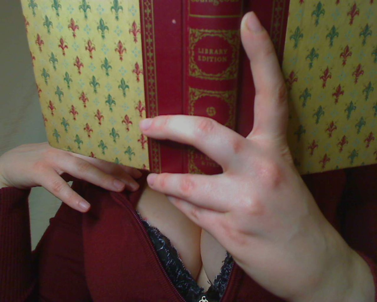 BronaThalia's tweet photo. #reading #babe #onlyFans #onlyfans #OnlyTheHottest https://t.co/FUJI3PXcog