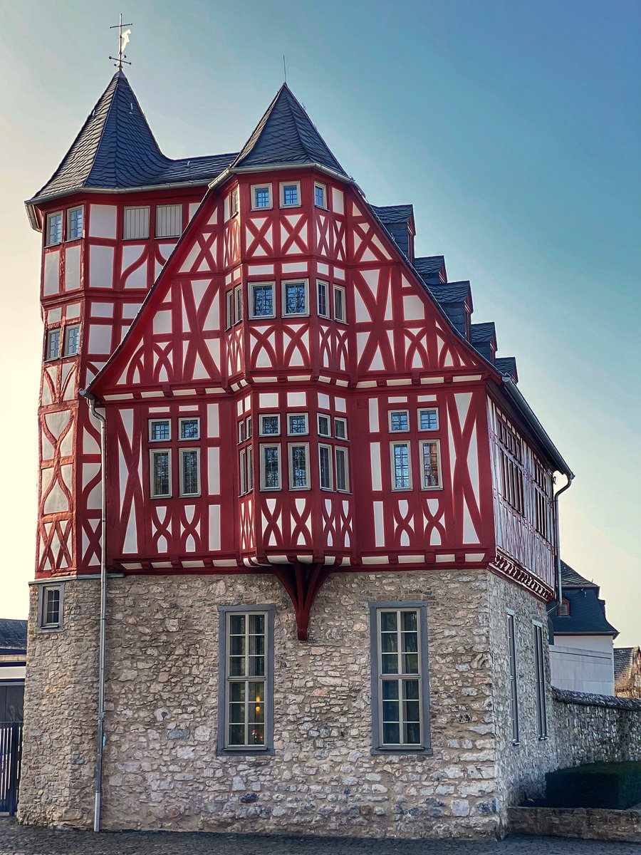 ms_powerman's tweet photo. Hallo und guten Morgen 👋🏻
Kurz vorm Wochenende gibt es noch ein Bild aus der Limburger Altstadt. Also auf zum Endspurt, bleibt gesund. 🍀
#limburganderlahn #limburgeraltstadt #domberg #wochenendegenießen #fachwerkhäuser #bistumlimburg https://t.co/fg0lI585a6