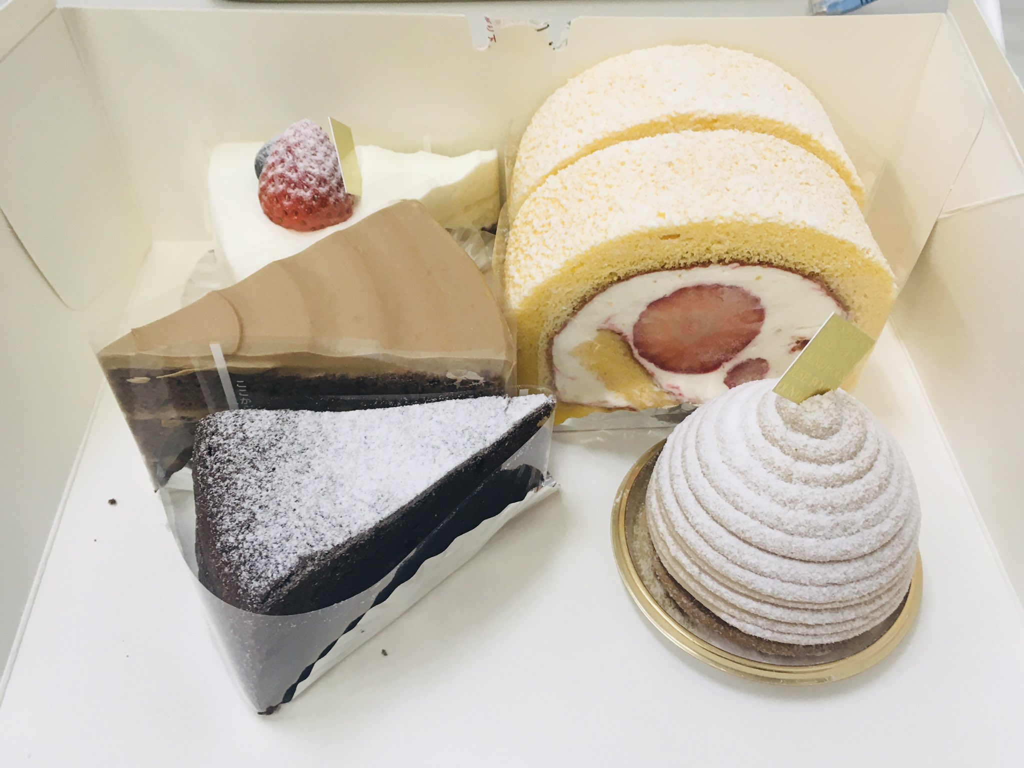 تويتر Banくん 北陸人材バンク 公式 على تويتر 今日はロールケーキの日らしい オヤツはこの前食べたパウンドハウスの ロールケーキ食べたいな Poundhouse パウンドハウス 富山市 ケーキ ロールケーキ スイーツ おやつ