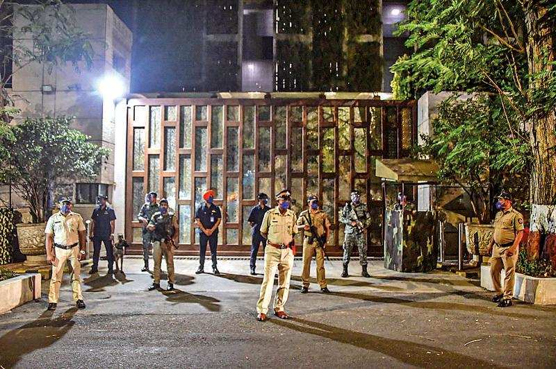 SUV with explosives: What 'threat' note found near Ambani's house said

Driver stayed inside vehicle near Ambani home at night for hours 

toi.in/i10Bjb/a24gk via <a href="/TOIMumbai/">TOI Mumbai</a>
