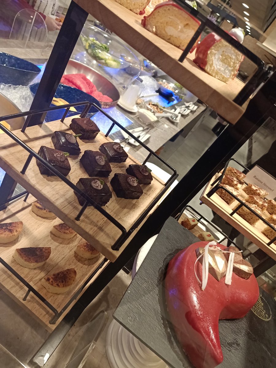 itsmemiriii's tweet image. Happy Lunch #PodiumMall