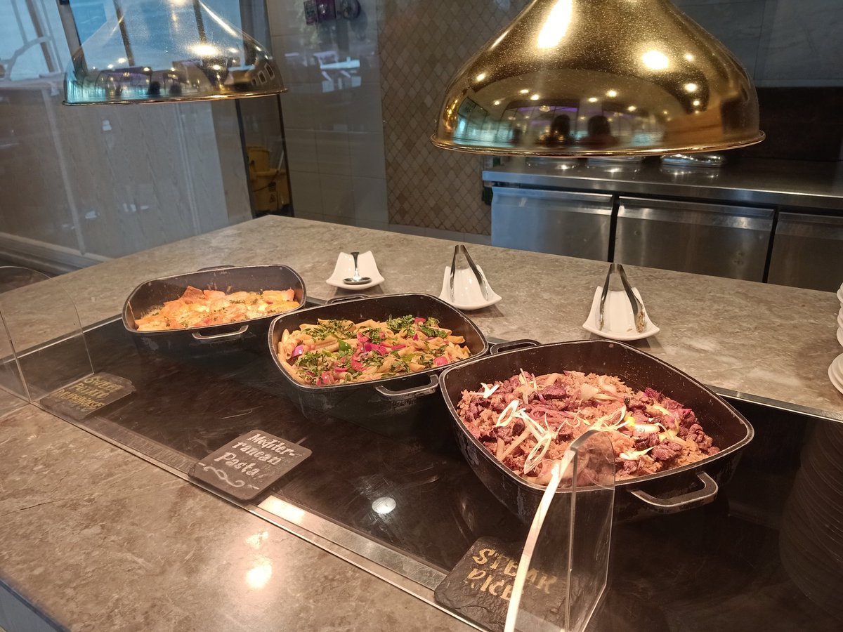 itsmemiriii's tweet image. Happy Lunch #PodiumMall