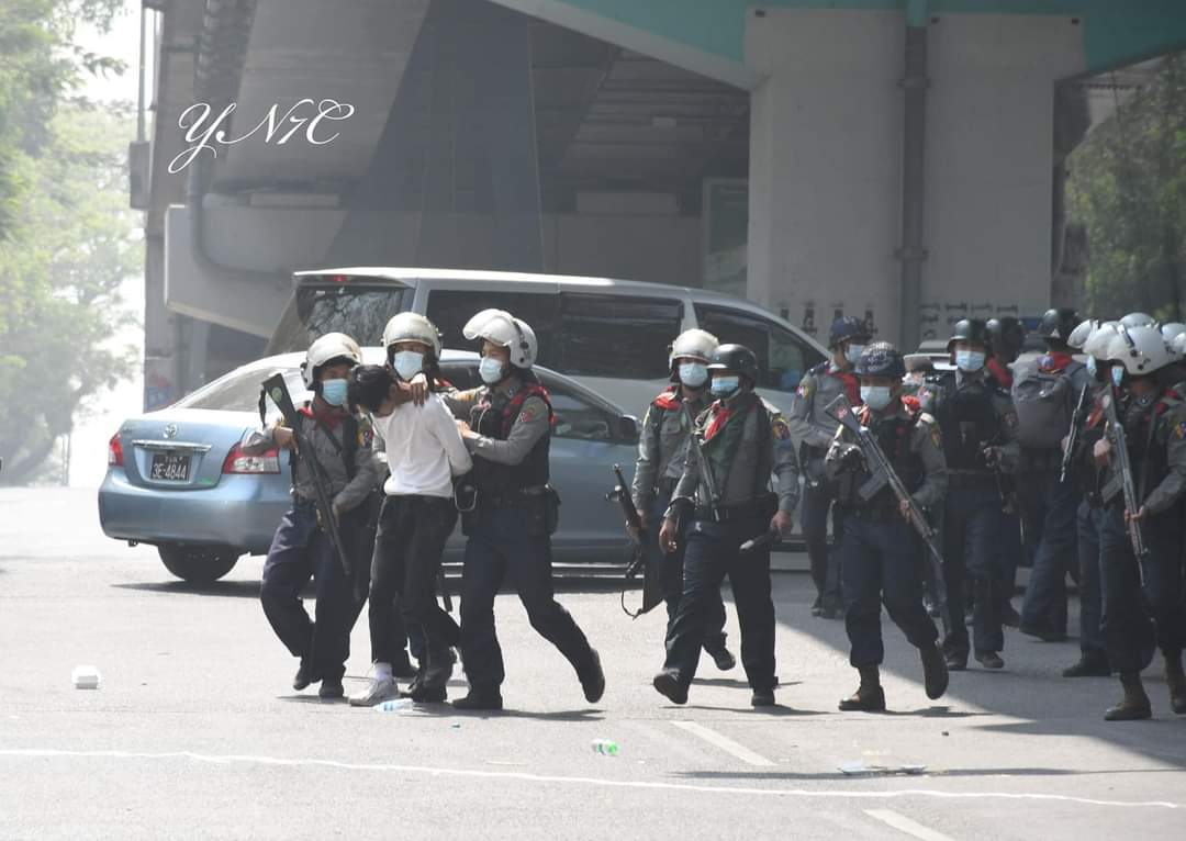 HHM2511's tweet photo. In Yangon, The young man who were demonstrating peacefully in the fair was arrest under military police violence.
around 10 AM Yangon Time.
Photo credit
#WhatsHappeninglnMyanmar 
#MilkTeaAlliance 
#RejectMilitaryCoup https://t.co/4hj4R8QGHf