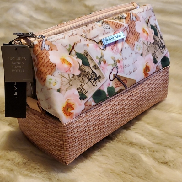 Lynn69324's tweet photo. So good I had to share! Check out all the items I'm loving on @Poshmarkapp from @WebBoutiqueCraf #poshmark #fashion #style #shopmycloset #bleuhciel #michaelmichaelkors #tahari: https://t.co/lhtPNoVJyv https://t.co/69dpaSOrI3