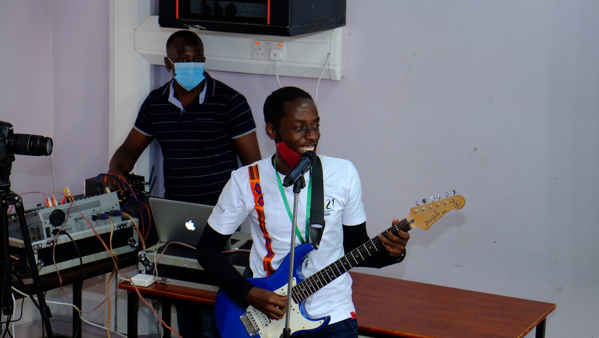 FAMSAGA2021's tweet photo. An Entertainment interlude from Victory Moses Peter, a 4th Year Medical Student at Mbarara University of Science and Technology
#34FAMSAGA
#Tech4Health https://t.co/UyCeDbRYDf