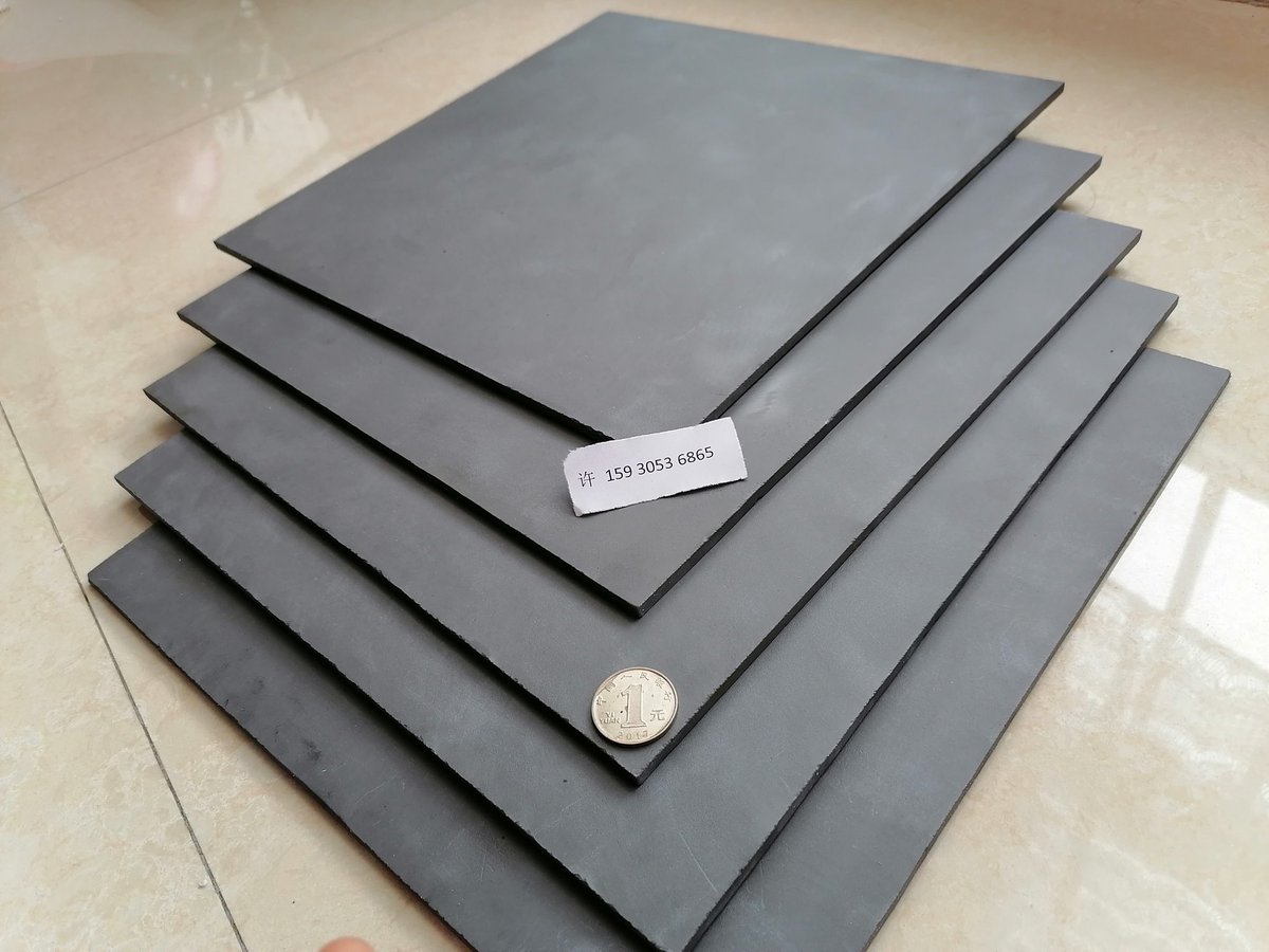 Tangshan_Hanwei's tweet photo. SiC plate as kiln shelf,
by : 
1650℃ recrystallized SIC ( RSiC ), 1450℃ nitride bonded SIC ( NSiC ),
1380℃ Reaction bonded SiC ( RBSiC /Si-SiC ).
RSiC plates, NSiC setter plates, SiSiC plates from China SiC ceramics manufacturer.
App: Alumina ceramic,  table &amp; sanitary wares. https://t.co/Dp3nksr9H5