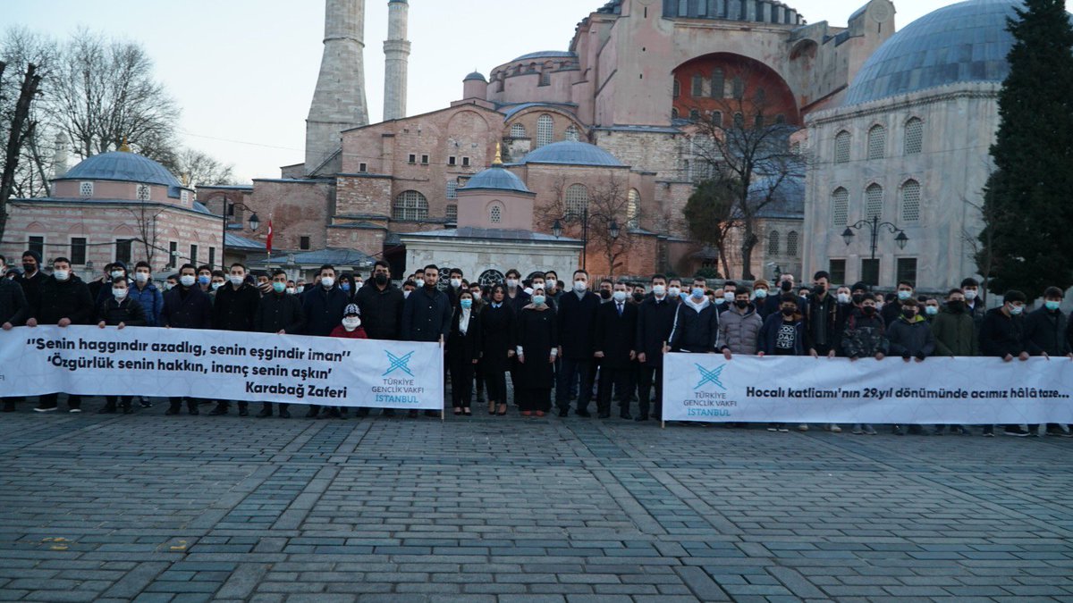 eminogluenes's tweet photo. Bundan tam 29 yıl önce, 613 kardeşimiz Ermenistan askerleri tarafından vahşice şehit edildi...

Bu soykırıma karşı #Ayasofya Camii’nde sabah namazı sonrası basın açıklamamızı gerçekleştirdik.

Rahat uyuyun, bugün #Karabağ, Can Azerbaycan’ın. Ruhunuz şad olsun.🇦🇿🇹🇷
#HocalıKatliamı https://t.co/7Of08nFJkJ
