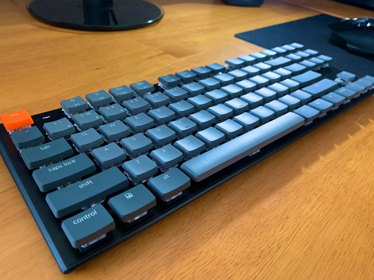 ggg2_mckie's tweet photo. きちゃあ!
#今月の散財
#KeychronK1 https://t.co/uygBX2wTMn