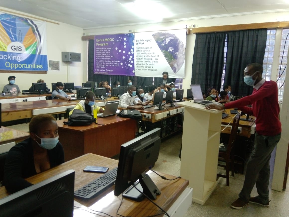 KUGIS_Club's tweet photo. Don't miss our KUGISC weekely trainings. Join us every Thursday from 5:30pm to 7:30pm at the KU GIS Lab. Welcome all. @youthmappers @Itskenedy @AsigeAlex @Wandabwa97
@KenyattaUni @SOnywere @sf_254
#GisForLIfe https://t.co/zbX9e6gtKk