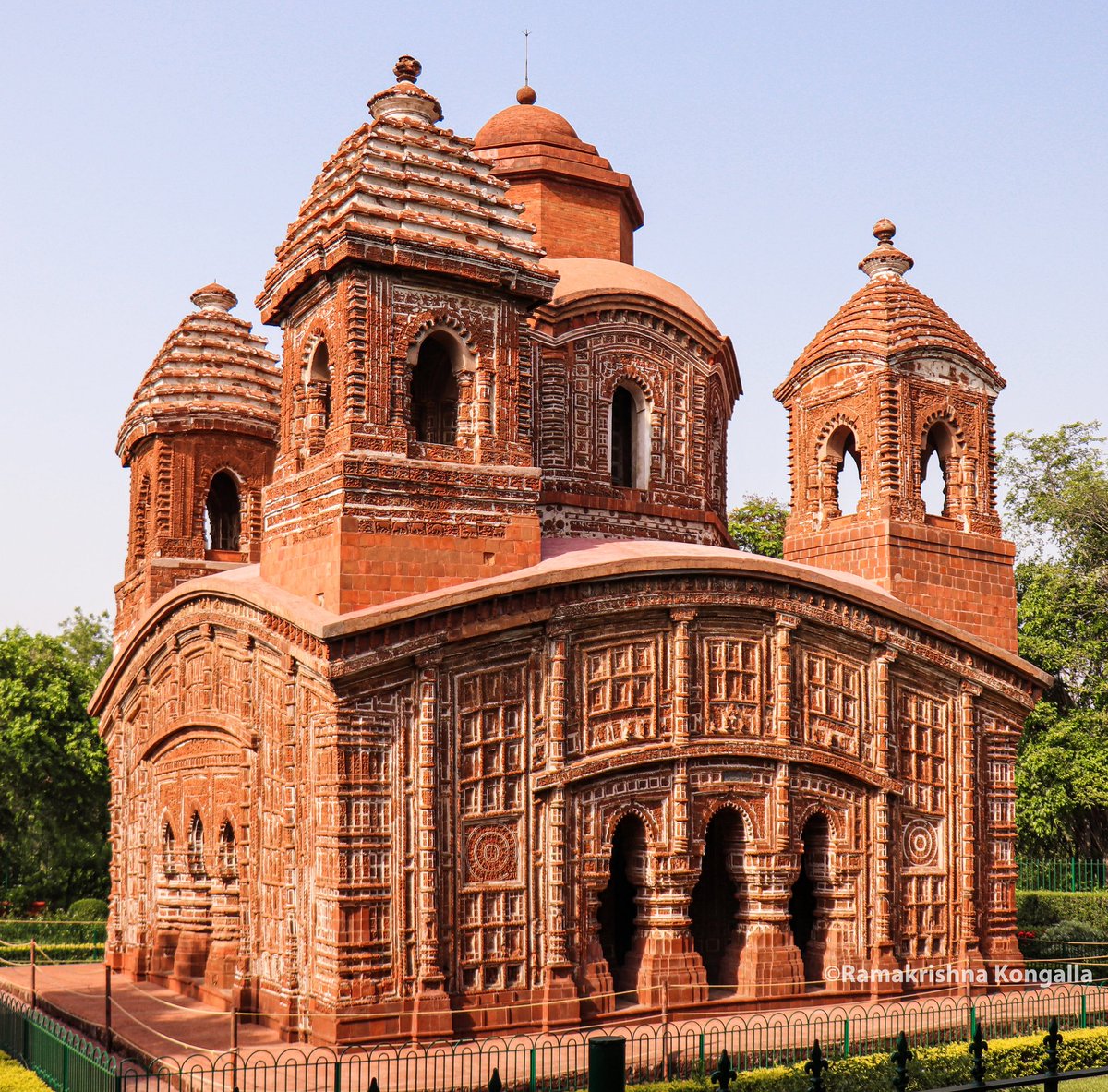 artist_rama's tweet photo. The Terracotta Temples of Bishnupur, West Bengal are the most underrated &amp; less circulated on Social Media in comparison to other temples

These wonderful temples are built by Malla Kings of Bankura, followed the “Ratna” style of Temple Architecture

@ReclaimTemples @LostTemple7 https://t.co/sOzCfloJLs
