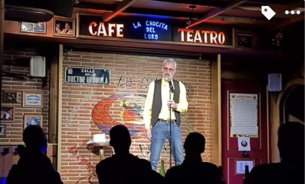 Imborrable lo vivido el domingo.
Presenté a mi hijo Edu J en el templo de la comedia La Chocita del Loro, nunca actuaron padre/hijo, tras 25 años de carrera jamás imaginé semejante triunfo, el de ver a mi hijo con madera de buen comico. Ya es un gran viñetista (instagram <a href="/eedu/">eedu</a>.j)