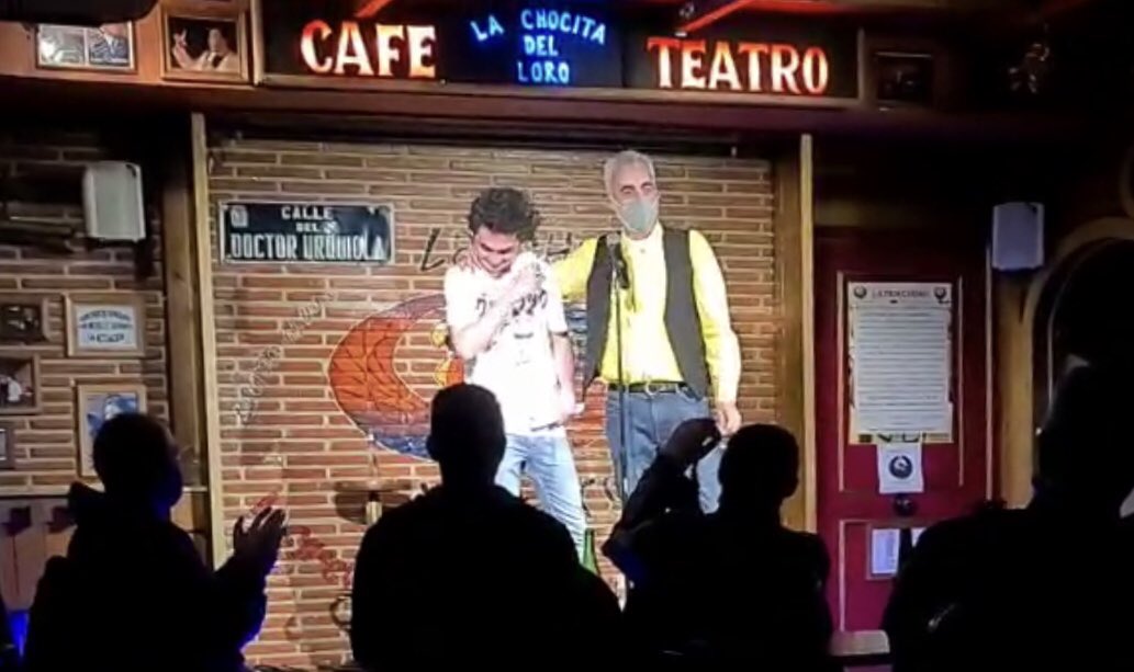 edu_luky's tweet photo. Imborrable lo vivido el domingo.
Presenté a mi hijo Edu J en el templo de la comedia La Chocita del Loro, nunca actuaron padre/hijo, tras 25 años de carrera jamás imaginé semejante triunfo, el de ver a mi hijo con madera de buen comico. Ya es un gran viñetista (instagram @eedu.j) https://t.co/wjT9nFfPvQ