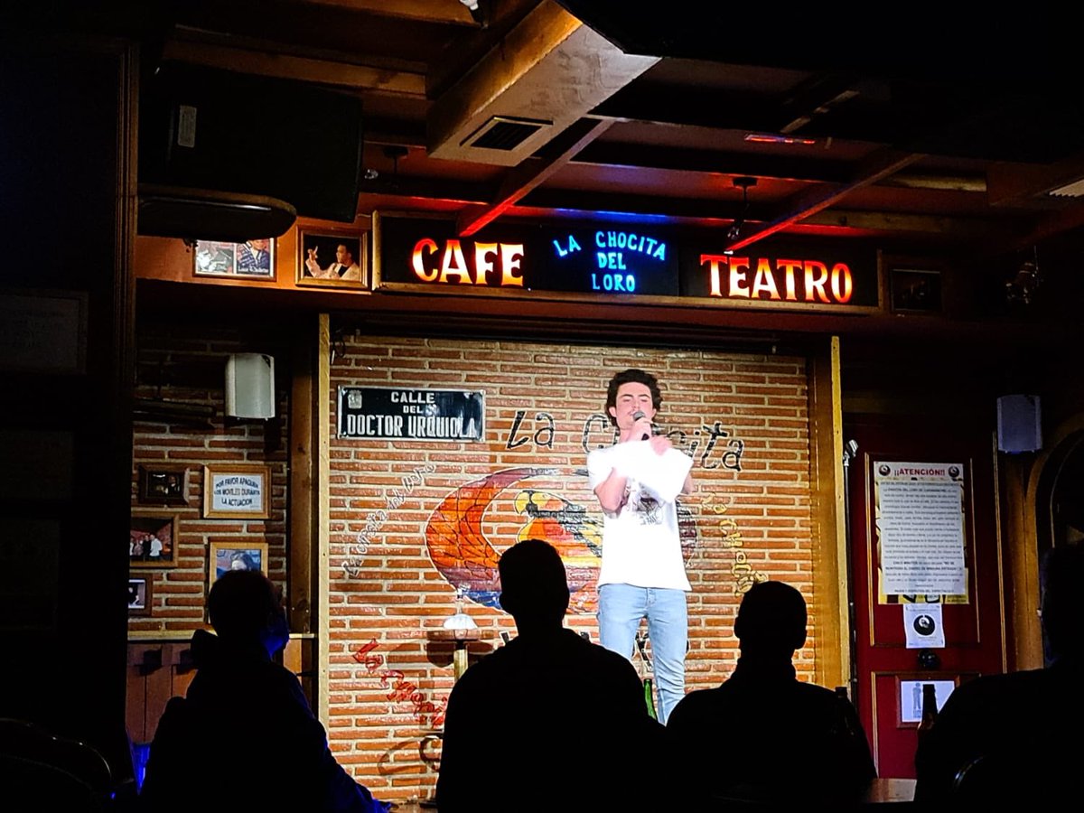 edu_luky's tweet photo. Imborrable lo vivido el domingo.
Presenté a mi hijo Edu J en el templo de la comedia La Chocita del Loro, nunca actuaron padre/hijo, tras 25 años de carrera jamás imaginé semejante triunfo, el de ver a mi hijo con madera de buen comico. Ya es un gran viñetista (instagram @eedu.j) https://t.co/wjT9nFfPvQ
