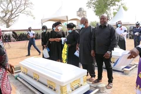 DavidPiyo's tweet photo. Adieu hypertek soldier 😭😭😭  as you are laid to mother earth I know you have gone to meet our creator . Your memory will always remain forever fresh in my heart. Love u lotsss🙏🙏🙏🙏🙏🙏💯 https://t.co/n7ApdshMIE